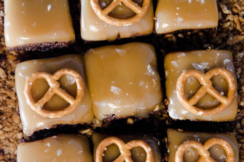 Brownies With Caramel And Pretzels