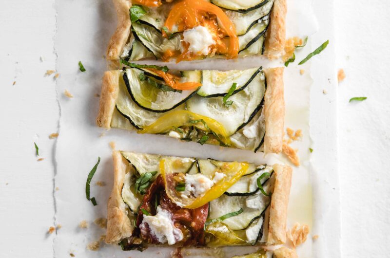 Puff pastry appetizers with cheese
